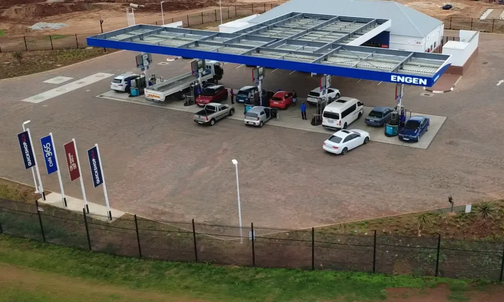 retail fuel station Kempton Park completed Engen Evergreens forecourt with canopy, pumps, vehicles and Quickshop building